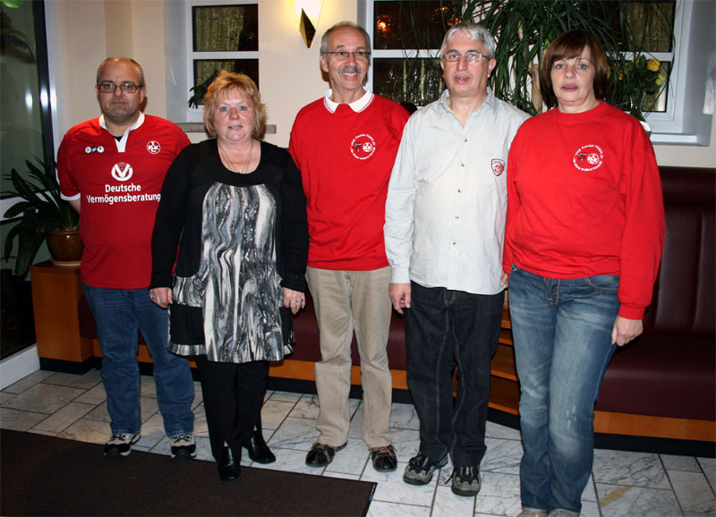 Im Amt bestätigt: Der Vorstand des 1. FCK Fanclubs Fairplay. Von links Michael Allspach, Helga Huber, Rolf Conrad, Erich Huber und Gabi Schneider (Bild: Bettina Huber).