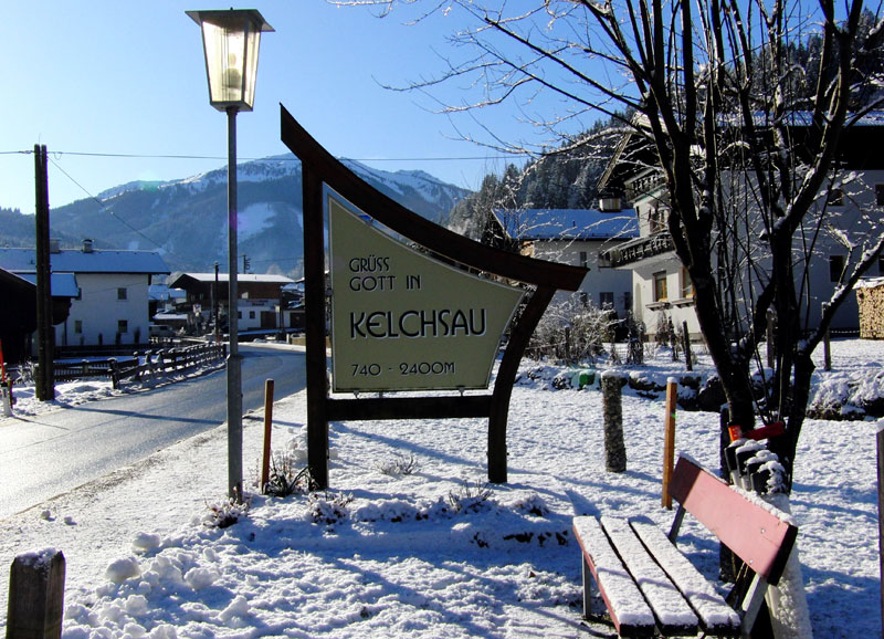  Kelchsau gehört zum Gemeindegebiet von Hopfgarten im Brixental. Dort verbrachte eine Fairplay-Gruppe den Jahreswechsel 2009/10. Das Foto recht zeigt drei der sechs angereisten Fußballfreunde.