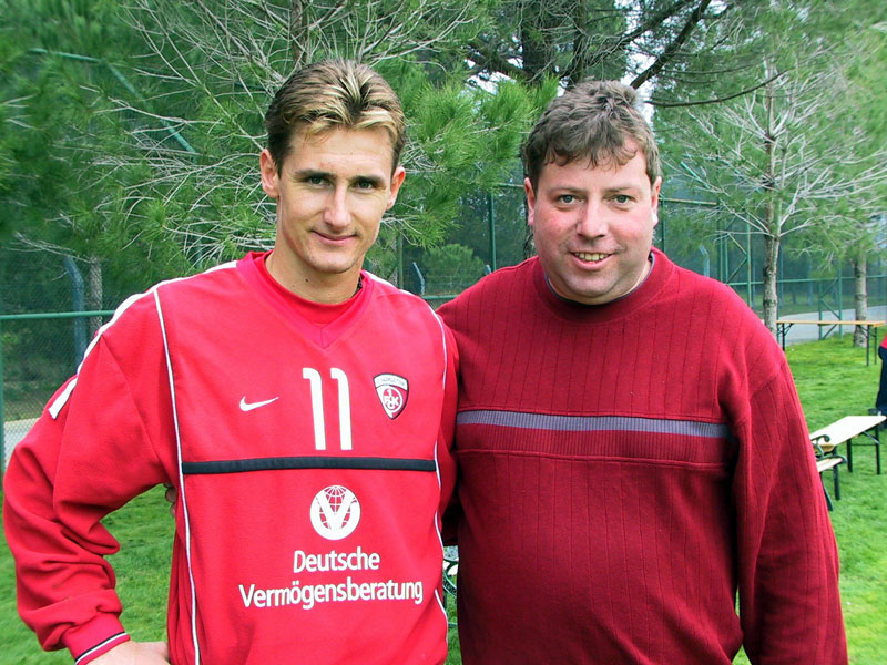 Zwei gelernte Zimmerleute – Fairplay-Mitglied Joachim Högner und Miroslav Klose