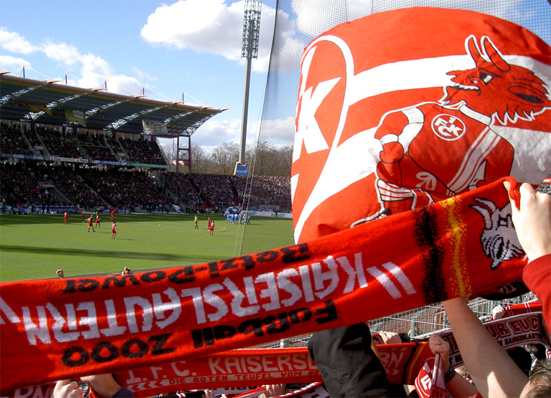  Fast ein Drittel des Stadions erstrahlte in den Farben „rot-weiß“.