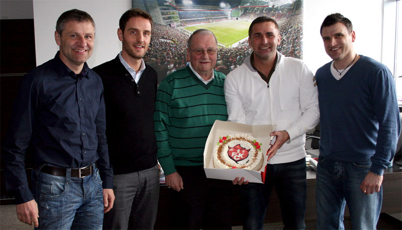 Begegnung im Büro des 1. FCK-Vorstands-Vorsitzenden: Von links Roger Lutz, Michael Olejniczak, Karl Heinz Scherer, Stefan Kuntz und Marco Haber. 