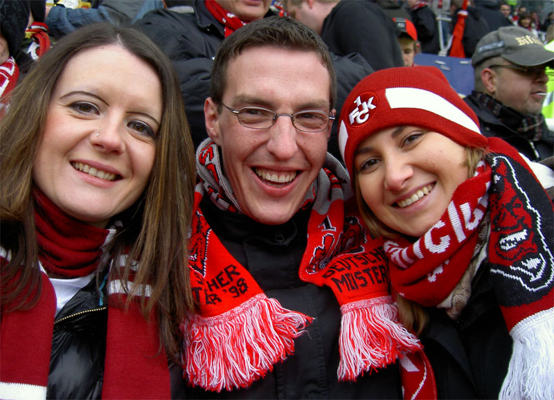  Weite Anreise: Natalia (rechts), Stefanie und Tobias kamen extra aus dem Raum München zur Fanclub-Veranstaltung nach Landstuhl.