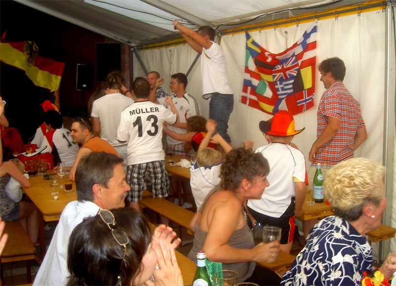 Eine Superstimmung herrschte im „Kulturgarten Taormina“ in Landstuhl beim Achtelfinale Deutschland gegen England.