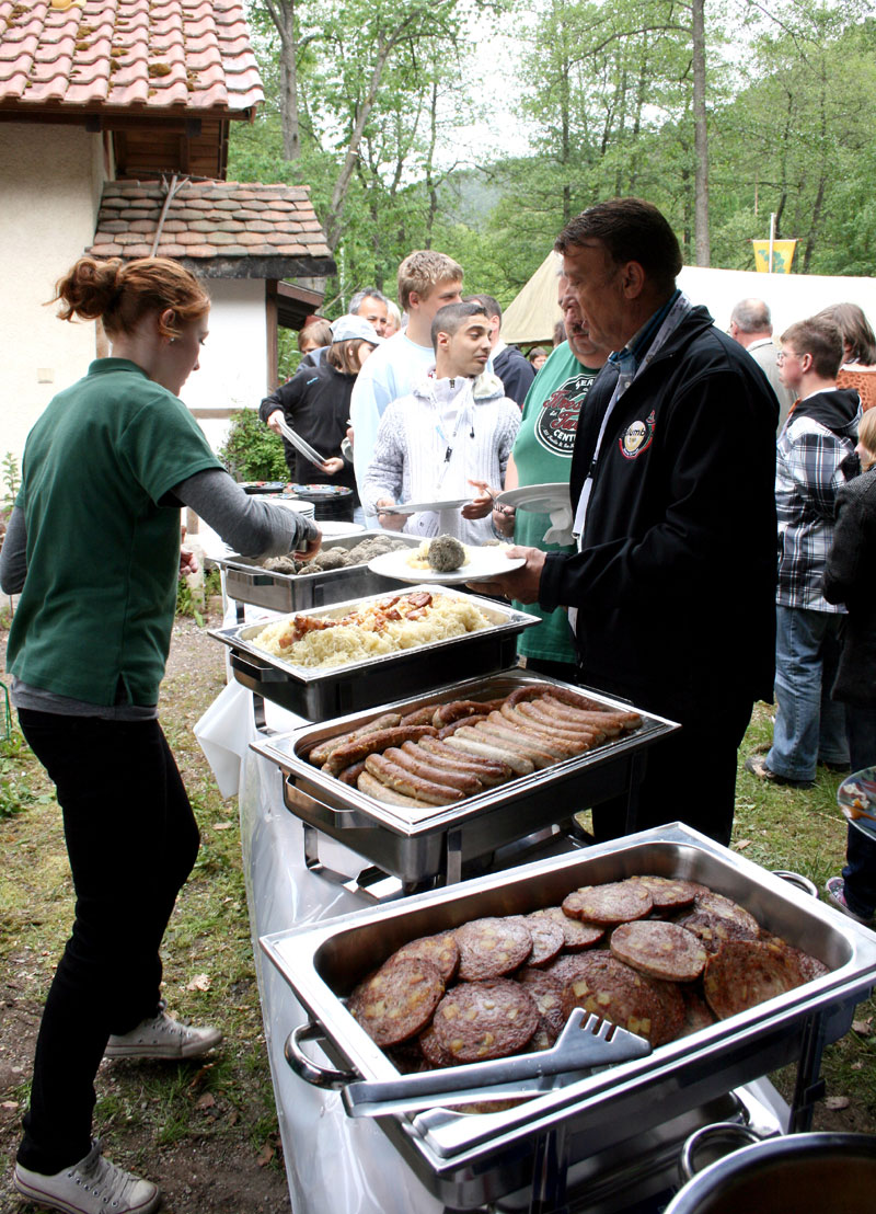  Urig: Ein Pfälzer Büfett mitten im Pfälzer Wald!