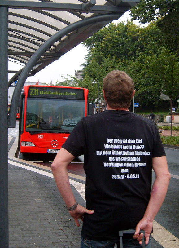  Das Motto der Tour stand für jedermann deutlich lesbar auf der Rückseite ihrer T-Shirts.