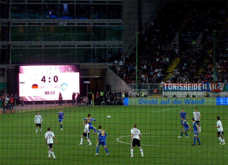  Die Anzeigetafel verrät: Das Spiel endete 4:0.