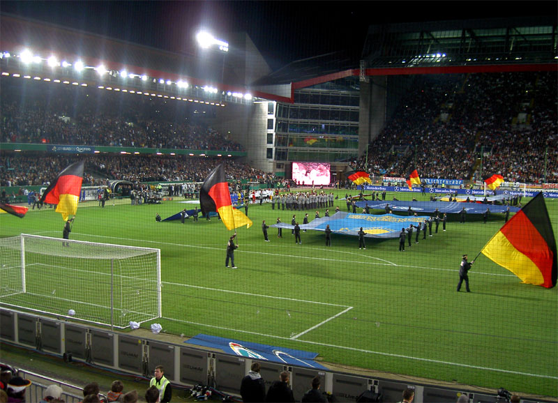 Blick in das vollbesetzte „Fritz-Walter-Stadion“ beim EM-Qualifikationsspiel Deutschland gegen Kasachstan (4:0).