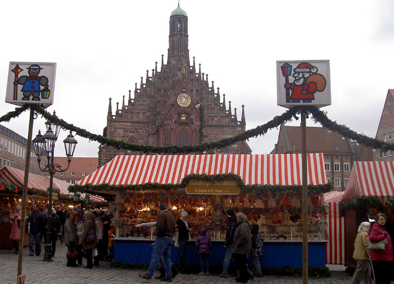  Blick auf den weltberühmten Nürnberger Christkindlesmarkt.