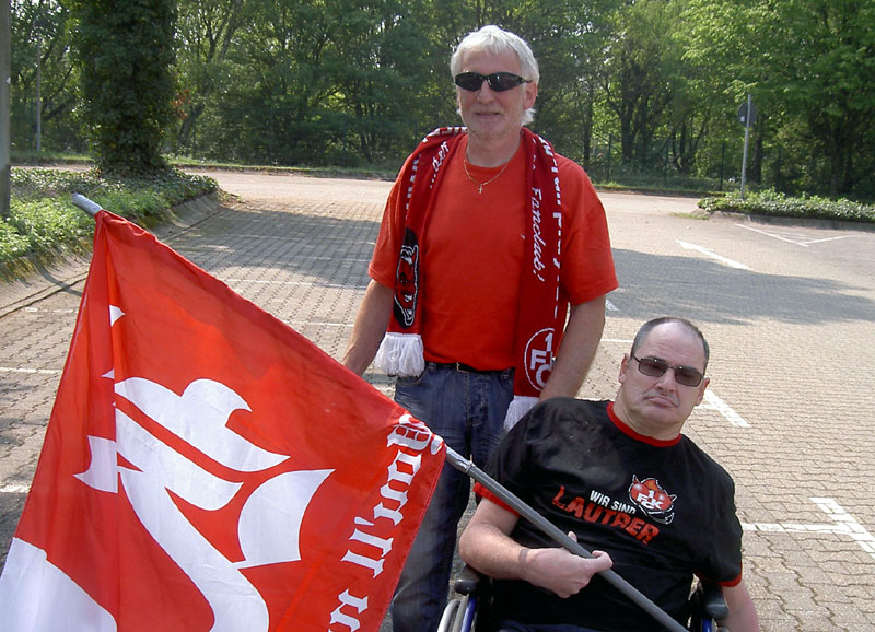  Das perfekt funktionierende Team: Rollifahrer Georg Lohwasser mit seinem Betreuer Uli Katzenberger.