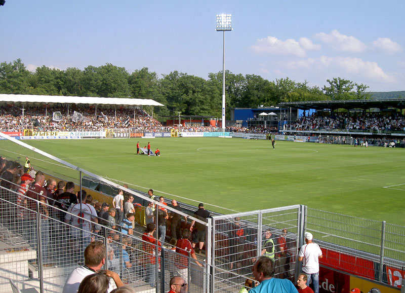  Die „Scholz-Arena“ in Aalen erlebte zum ersten Mal ein Zweitliga-Fußballspiel.