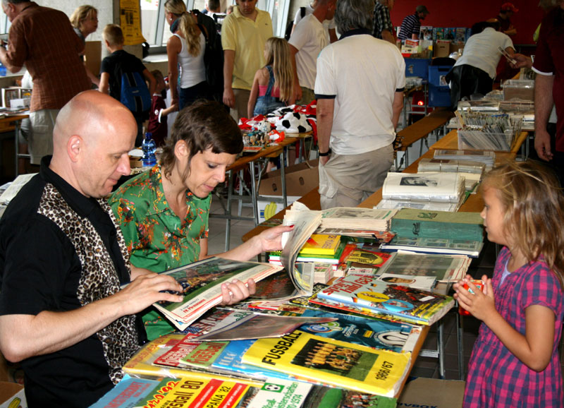 Blick in die Halle der „Internationalen Sport-Souvenir-Börse“.