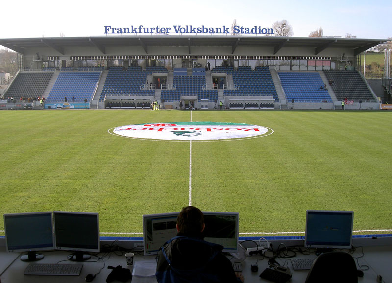  Blick in das  „Volksbank-Stadion“, der Spielstätte des FSV Frankfurt.