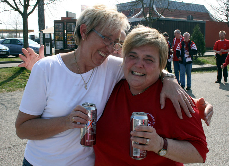  Beste Stimmung herrschte rund um die FCK-Verpflegungsstation.