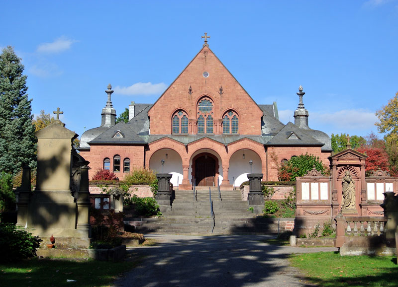 Die Aussegnungshalle des Kaiserslauterer Hauptfriedhofs.