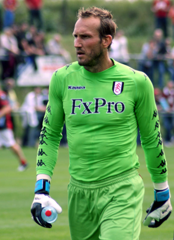  Mark Schwarzer im Trikot des englischen Premiere-League-Klubs FC Fulham.