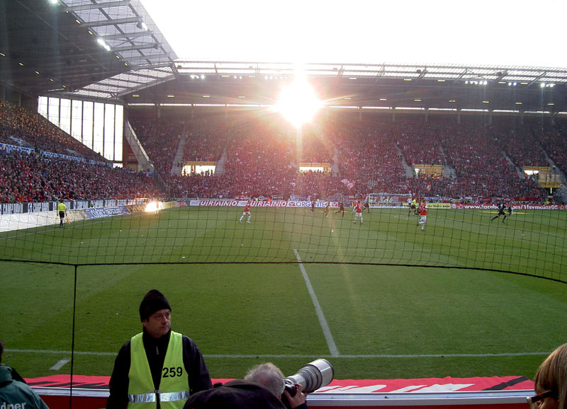  Sonnenuntergang im Mainzer Stadion. An jenem Samstag im Februar 2012 ging dort allerdings nicht nur die Sonne unter…!