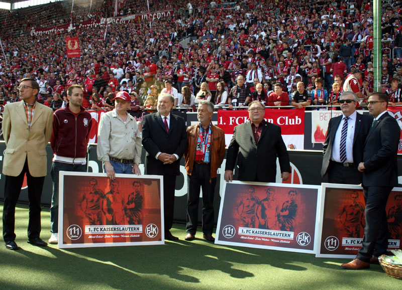  Verabschiedung im “Fritz-Walter-Stadion”: Von links 1. FCK-Aufsichtrat Ottmar Frenger, 1. FCK-Fanbetreuer Christoph Schneller, Jürgen Krauß, Ministerpräsident & Fairplay-Ehrenmitglied Kurt Beck, Fanbeirat Klaus Becker, Fairplay-Ehrenmitglied Otto Roth, 1. FCK-Aufsichtsrat-Vorsitzender Prof. Dieter Rombach und 1. FCK-Vorstandsvorsitzender Stefan Kuntz.