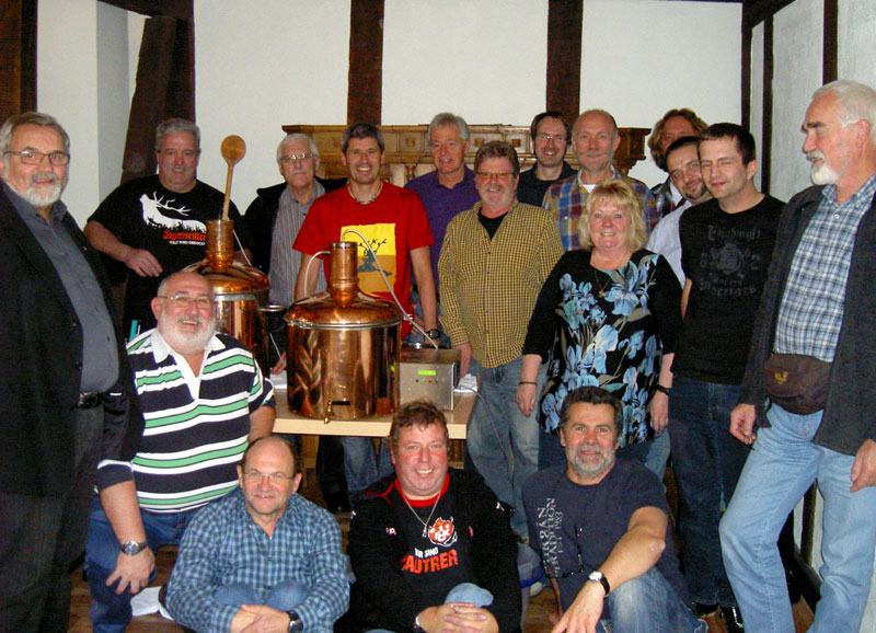  Die Teilnehmer am ersten Brauseminar von Dr. Markus Merk in der „Alten Apotheke“ zu Otterberg – Deutschlands kleinster Brauerei (Foto: Seminar-Teilnehmer).