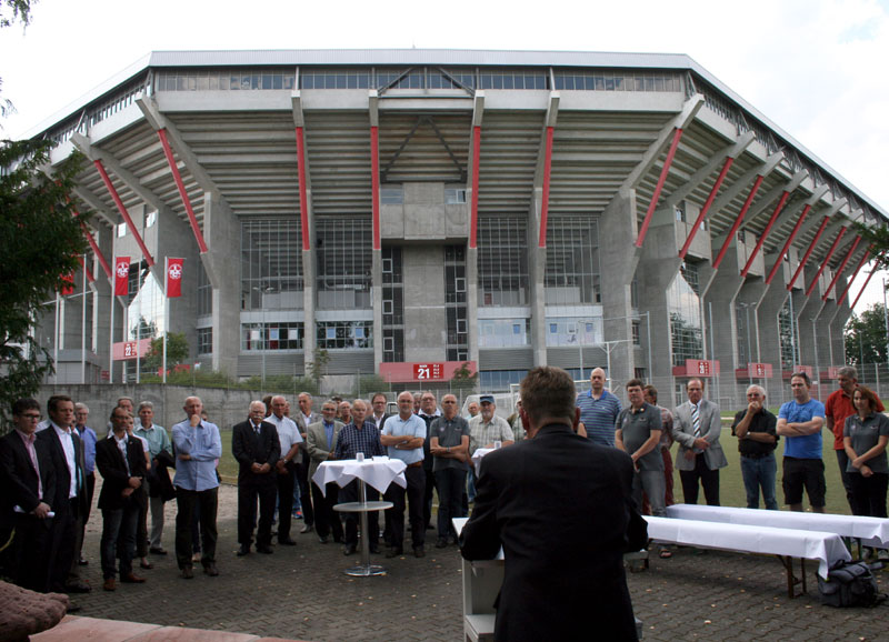  Würdevolle Feierstunde im Schatten des „Fritz-Walter-Stadions“.