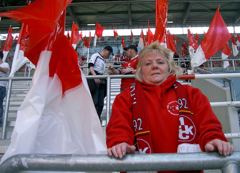  Als eine der ersten im Stadion: Die Fairplay-Vorsitzende hielt es zu Hause nicht länger aus!