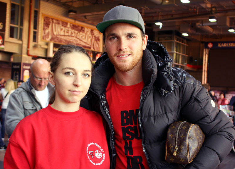  Torhüter Tobias Sippel ist besonders beim weiblichen Anhang sehr beliebt (Foto: Bettina Valk-Huber).