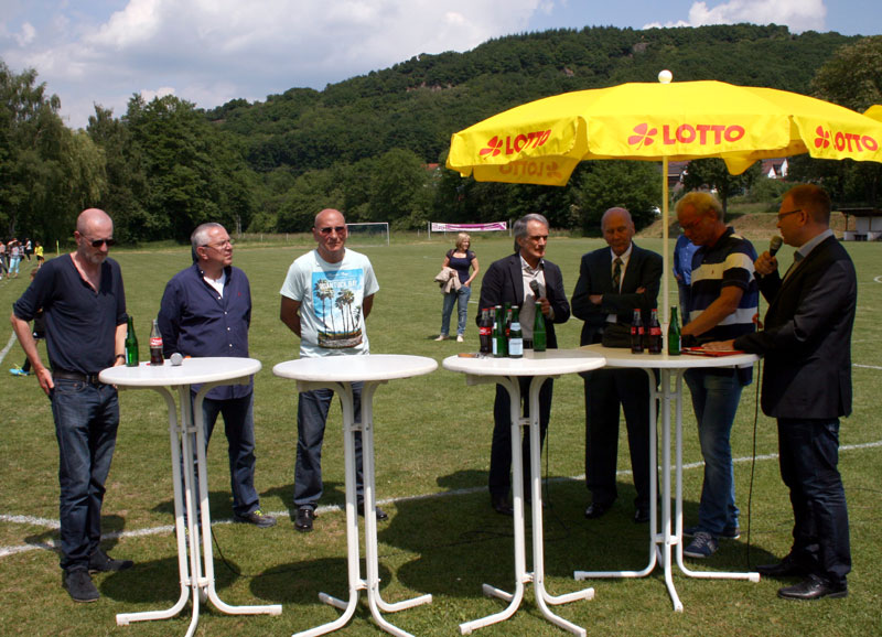  Prominente Gesprächsrunde: Von links Peter Lohmeyer, Günter Schug, Wolfgang Kleff, Wolfgang Overath, Horst Eckel, Hans-Peter Briegel und Moderator Tom Thaysen .