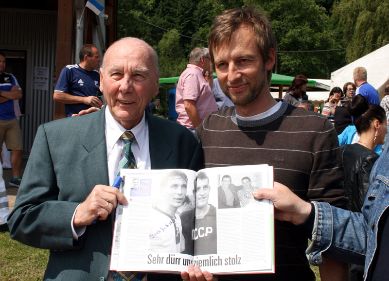  Gefragte Leute – der „doppelte Eckel“. Links der 54er-Weltmeister, rechts sein Pendant aus dem Film Holger Dexne.