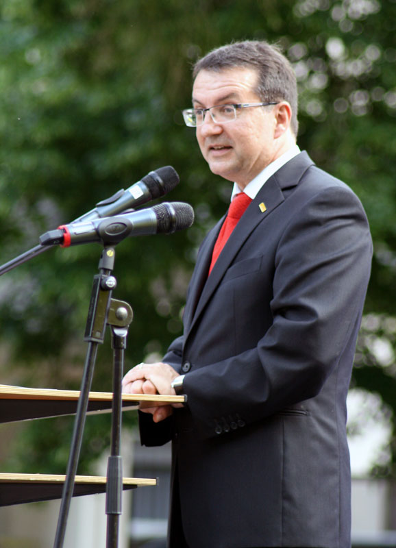  Der Hauptgeschäftsführer von Lotto Rheinland-Pfalz, Herr Jürgen Häfner, begrüßte die Gäste im Kurpark von Bad Bertrich.