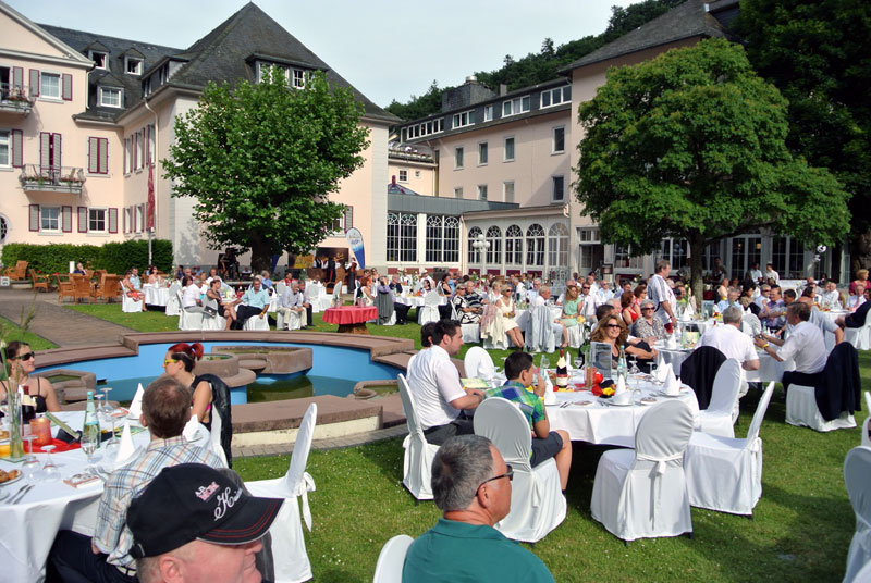 Blick in den Kurpark von Bad Bertrich, wo die Veranstaltung „Alle verzaubert der Ball“ stattfand.