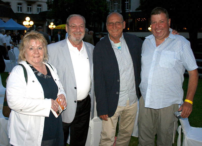  „Alte Bekannte“ (seit dem Benefizspiel in Landstuhl im Jahr 2007): Helga Huber (Fairplay-Vorsitzende), Josef Ganser (Betreuer „Lotto-Elf“), Wolfgang Kleff (74er-WM-Torhüter) und Joachim Högner (Fairplay-Mitglied).