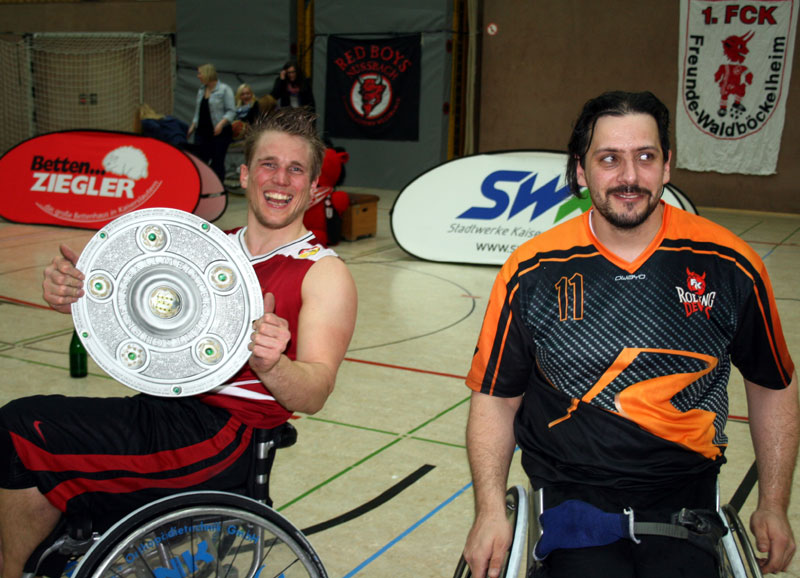  Meister und Aufsteiger! Strahlende Gesichter bei Peter Dries (Shooting Guard) und Sascha Gergele (Center, rechts).