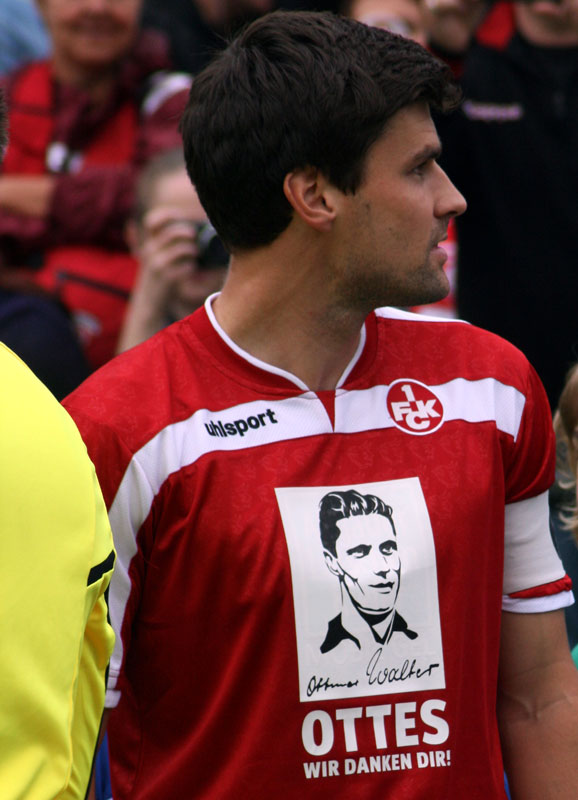 Einer, der sich total mit dem 1. FCK identifizierte: Florian Dick im „Ottmar Walter-Erinnerungs-Trikot“.