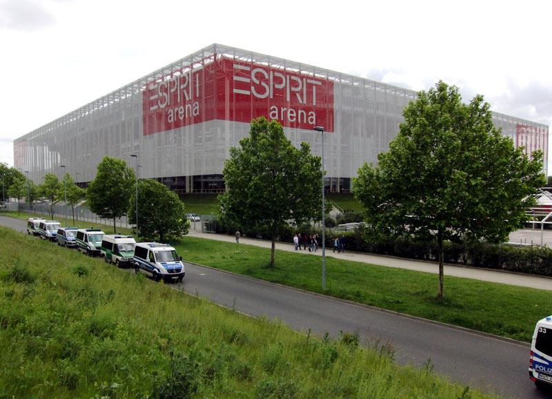  Die „Esprit-Arena“ in Düsseldorf von außen.