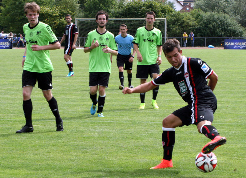  Der Fachmann (Schiedsrichter) staunt, die Laien (die Amateurspieler) wundern sich und der Profi (Kevin Stöger) zaubert….