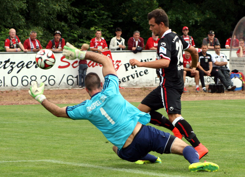  Kevin Stöger erzielt den dritten Treffer für die „Roten Teufel“ (12.).