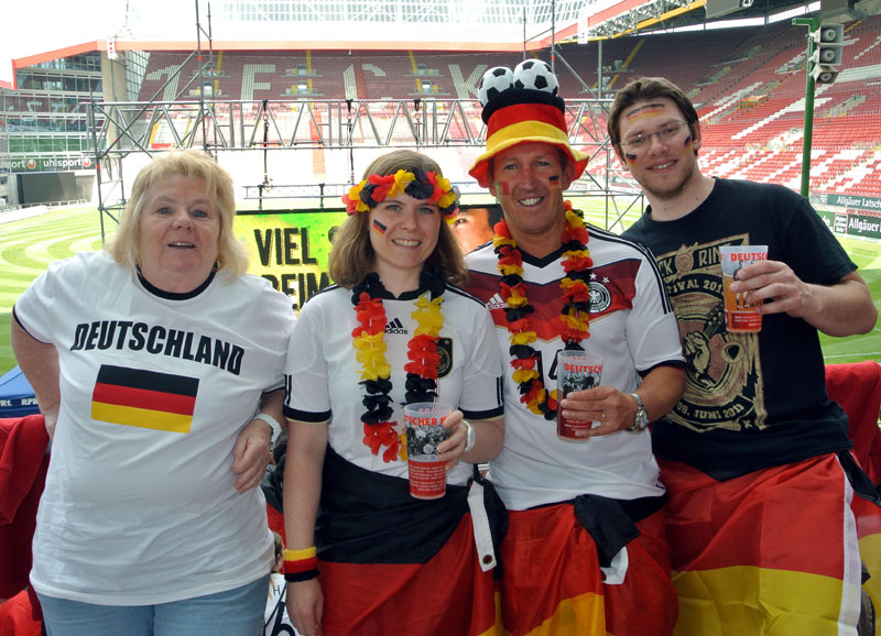  Lange schon vor dem Anpfiff bereits im Stadion: Einige der anwesenden Fairplay-Mitglieder.