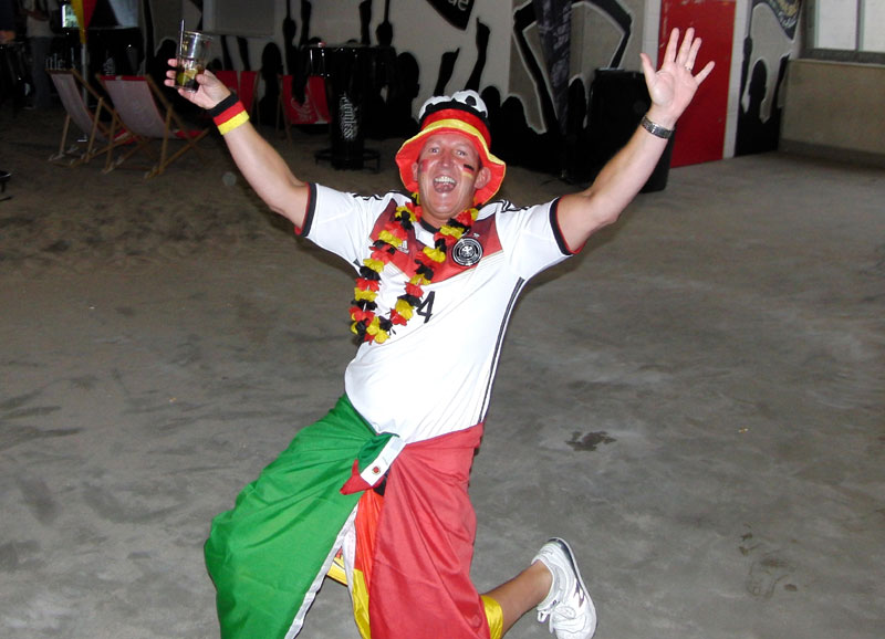  Aus, vorbei: Der 4:0 Sieg über Portugal wurde in der Beachbar standesgemäß gefeiert!