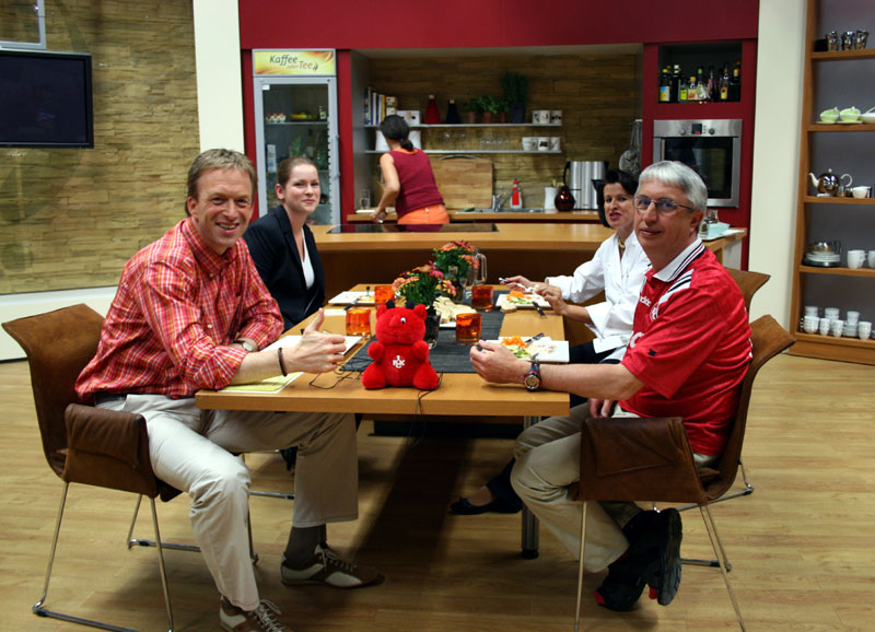  Fairplay-Mitglieder werden von den Medien gerne befragt – hier bei der TV-Sendung „Kaffee oder Tee“ im „Südwest Fernsehen“ (Foto aus dem Jahr 2008)